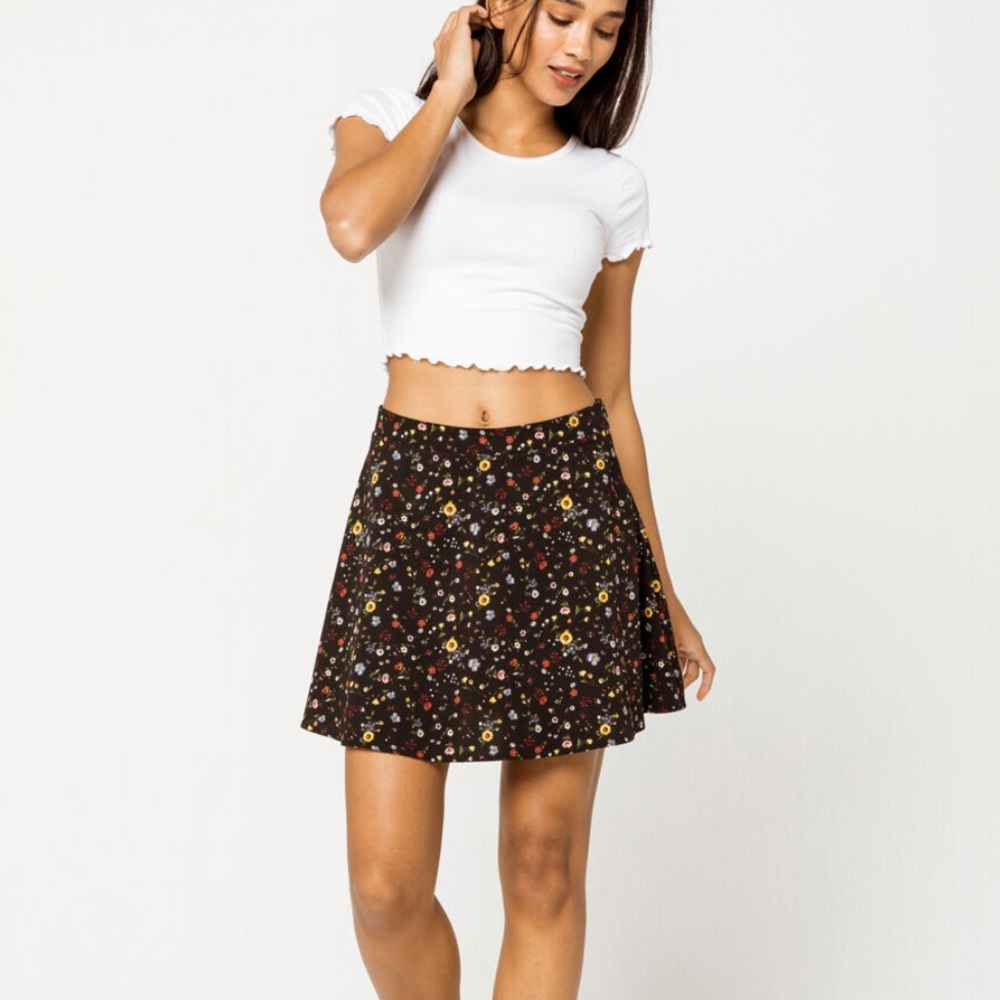 IVY & MAIN Floral A-Line Mini Skirt - Picture 1 of 8